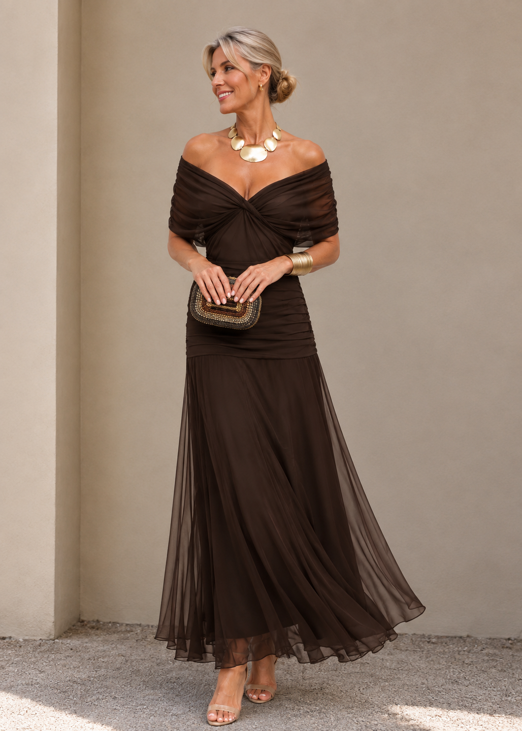 MIKAELA | VESTIDO LARGO CON HOMBROS DESCUBIERTOS