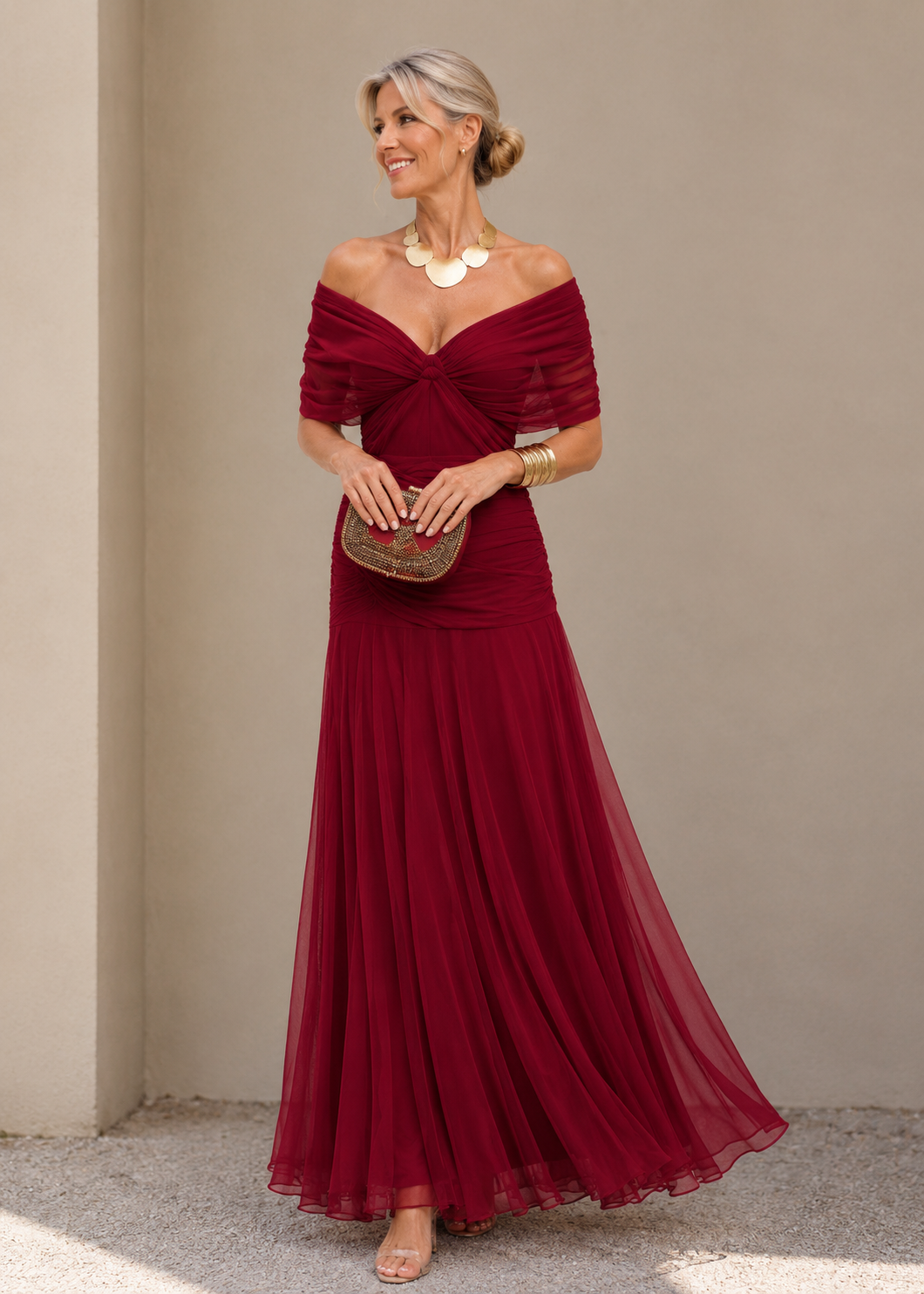 MIKAELA | VESTIDO LARGO CON HOMBROS DESCUBIERTOS