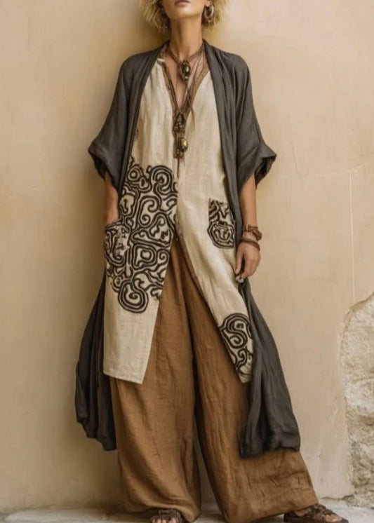 JULIETTE | CONJUNTO BOHEMIO NÓMADA DE TRES PIEZAS EN GRIS OSCURO Y MARRÓN CON ESTAMPADO TRIBAL