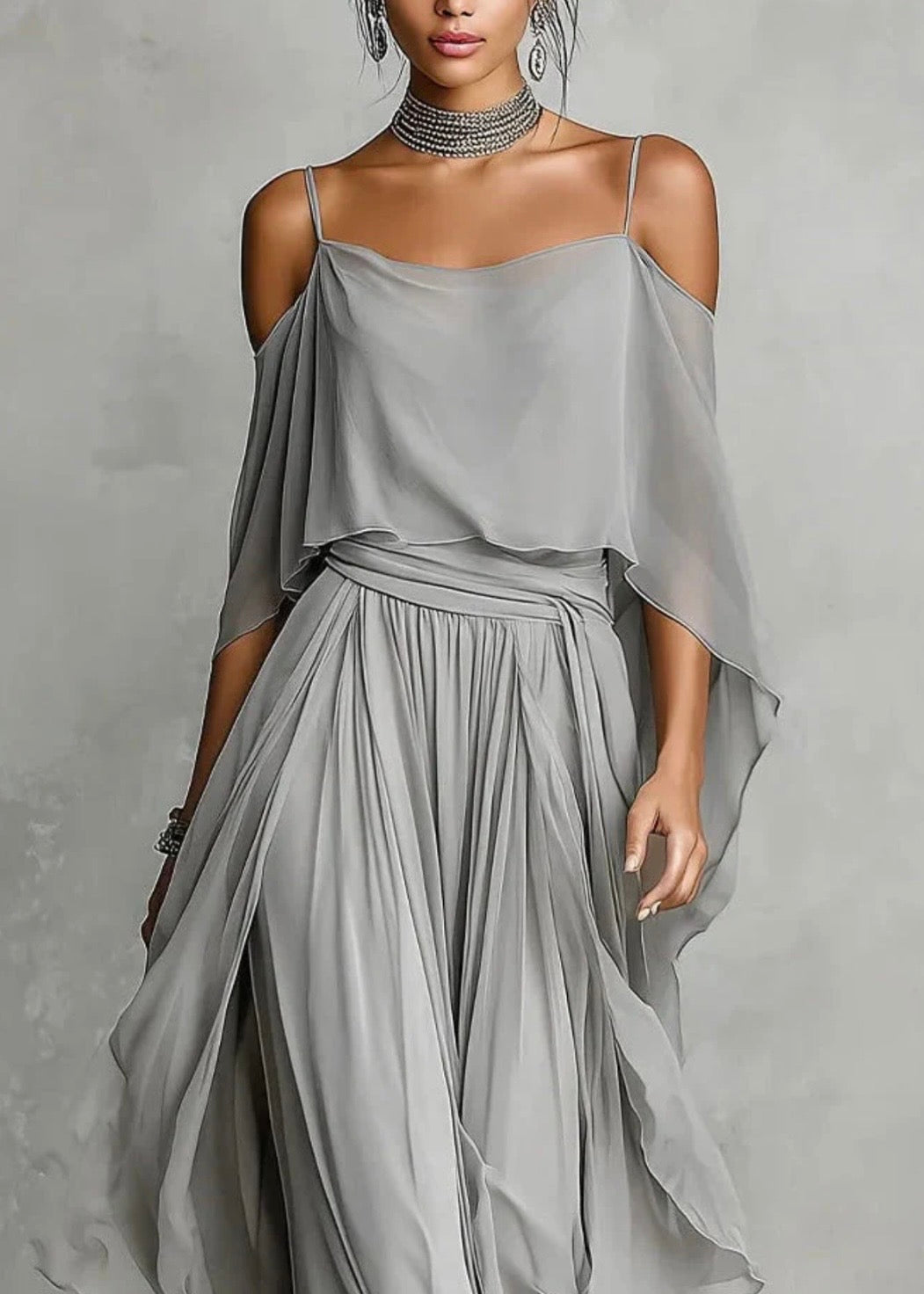 ISABELLE | CONJUNTO GRIS DE CORTE FLUIDO CON TOP DE TIRANTES FINOS Y PANTALÓN LIGERO
