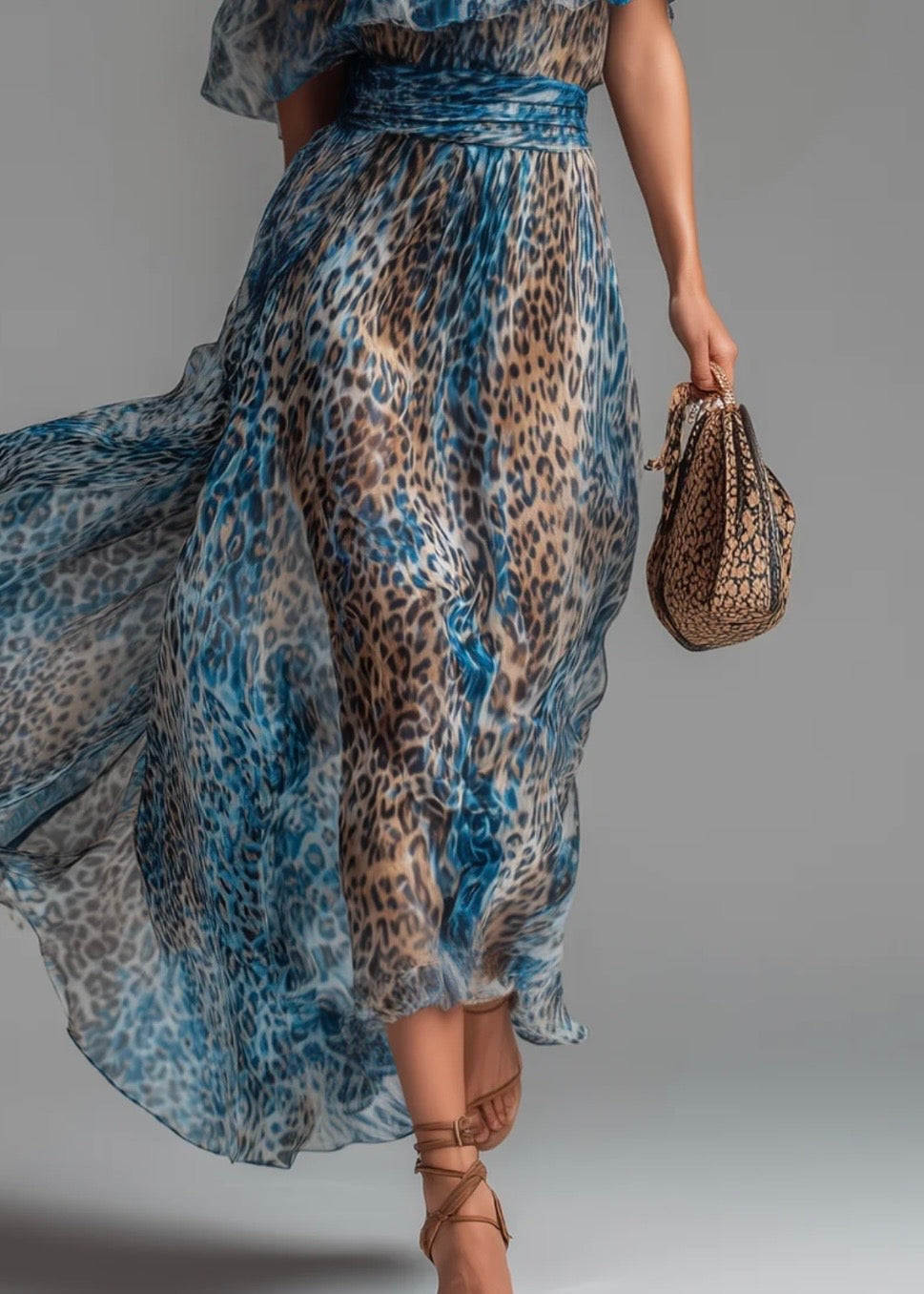 SAUVAGE | VESTIDO LARGO DE MUSELINA CON ESTAMPADO DE LEOPARDO Y HOMBROS AL AIRE