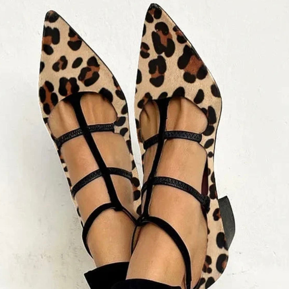 BRIDGET ZAPATOS DE TACÓN CON CORREA DE LEOPARDO