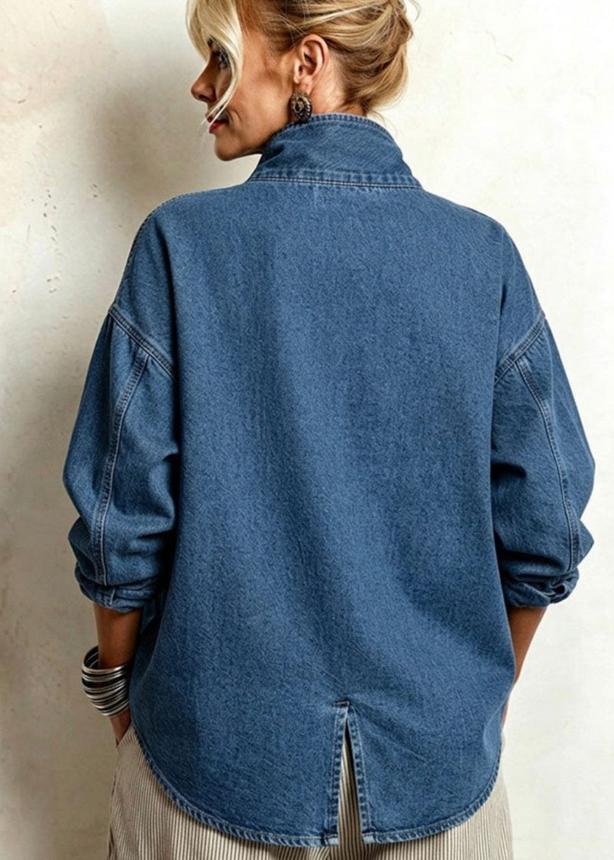 ISOTTA | CAMISA VAQUERA OVERSIZE CON BOTONES EN DIAGONAL AZUL