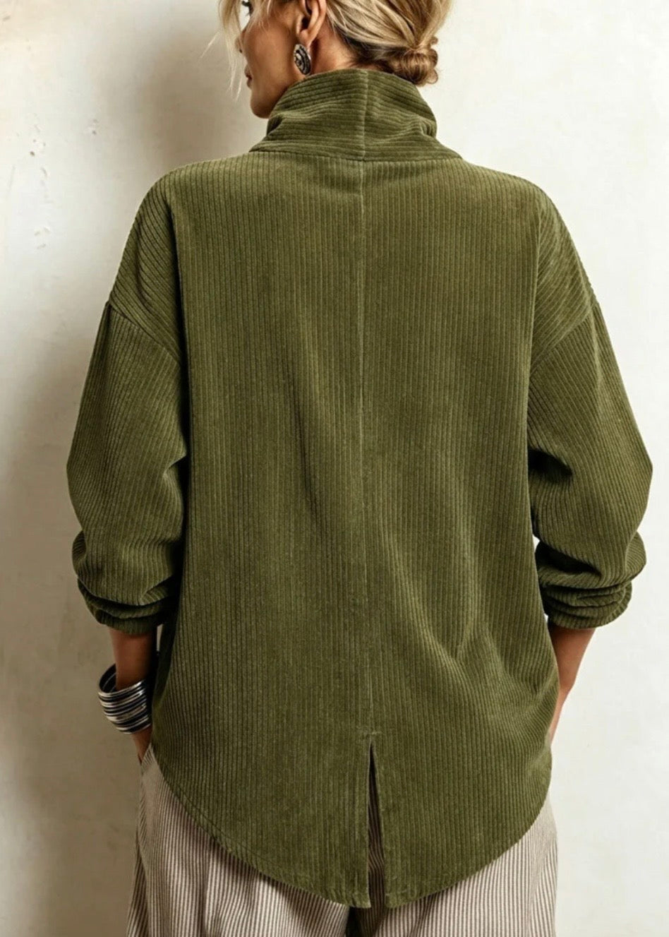 DELFINA | TOP DE PANA CON ABOTONADURA DIAGONAL VERDE OLIVA